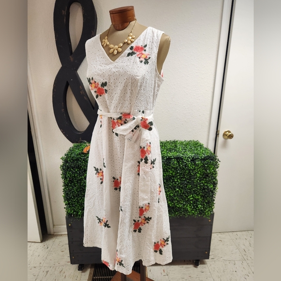Calvin Klein Dresses & Skirts - Calvin Klein floral embroidered eyelet Midi dress White Size 10 Bonus Necklace